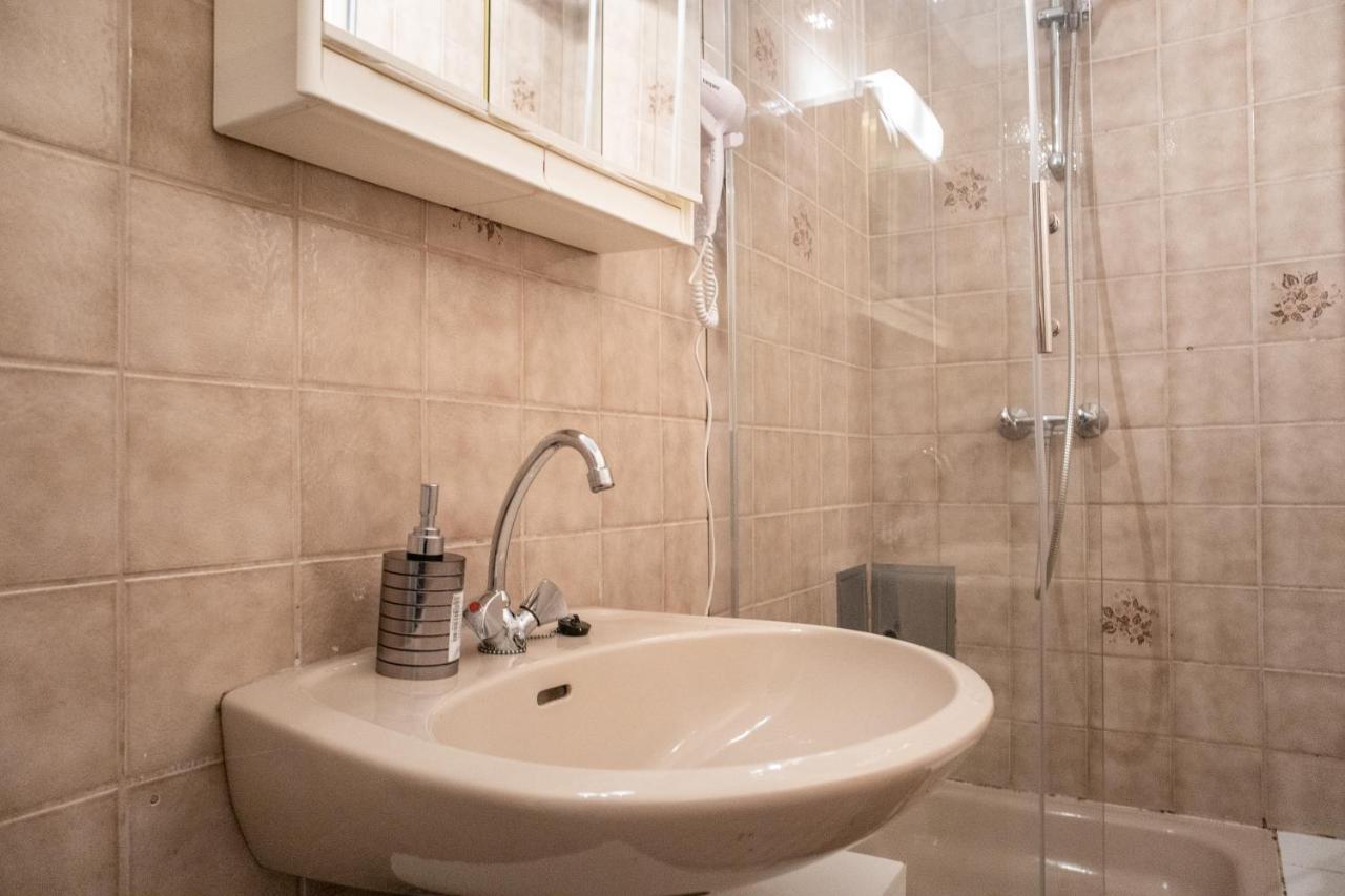Roomy 2Br Apt. Near Akh -Perfect For Longstays Vídeň Exteriér fotografie